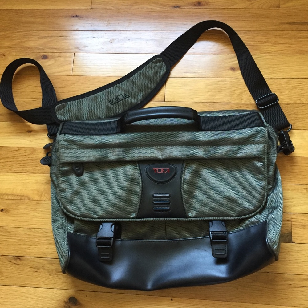 TUMI T2 messenger bag laptop bag